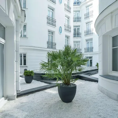 Hotel Maison Astor Paris, Curio Collection By Hilton 4*